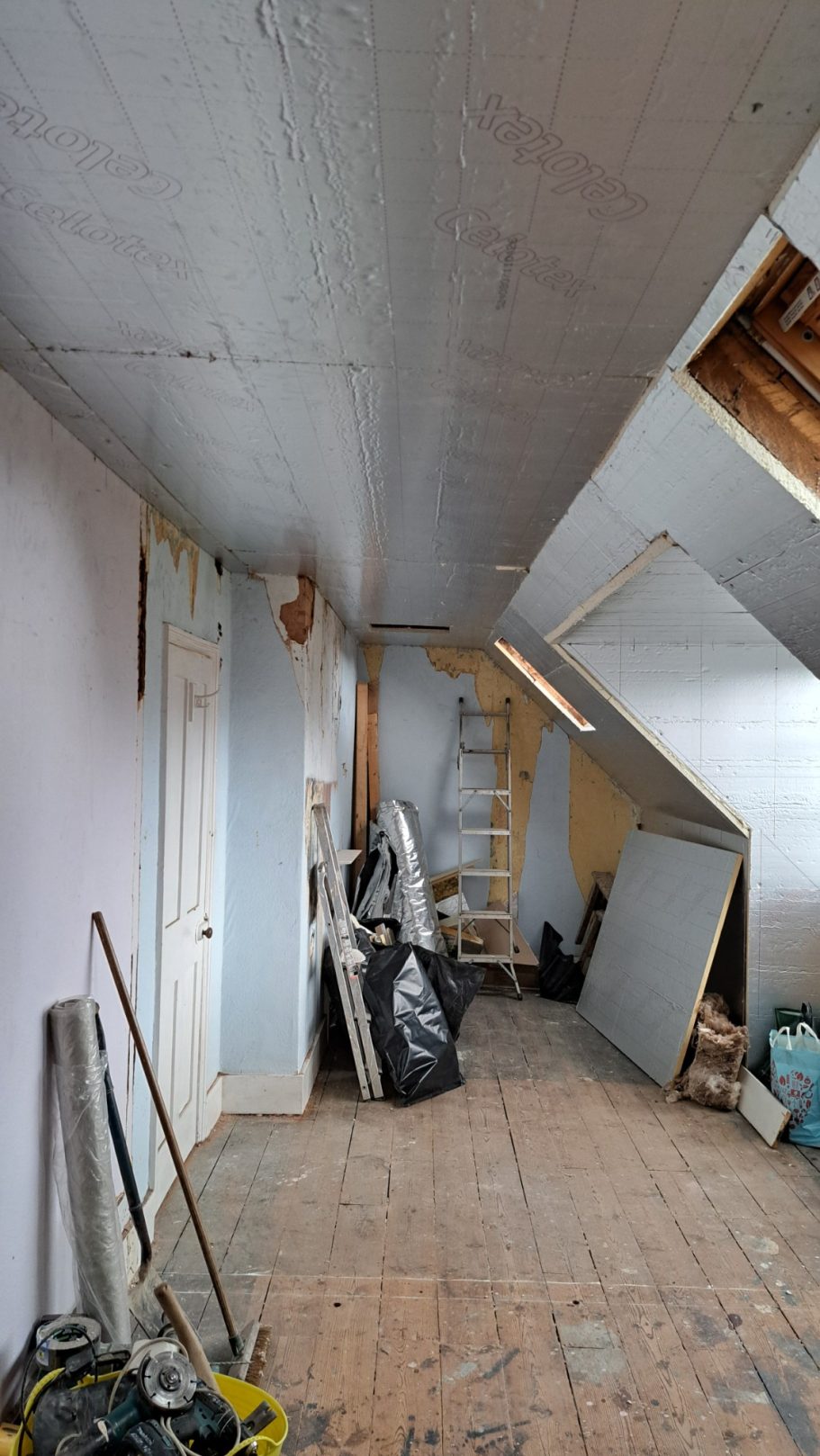 4: The second layer of insulation is complete. 4: The second layer of insulation is complete.