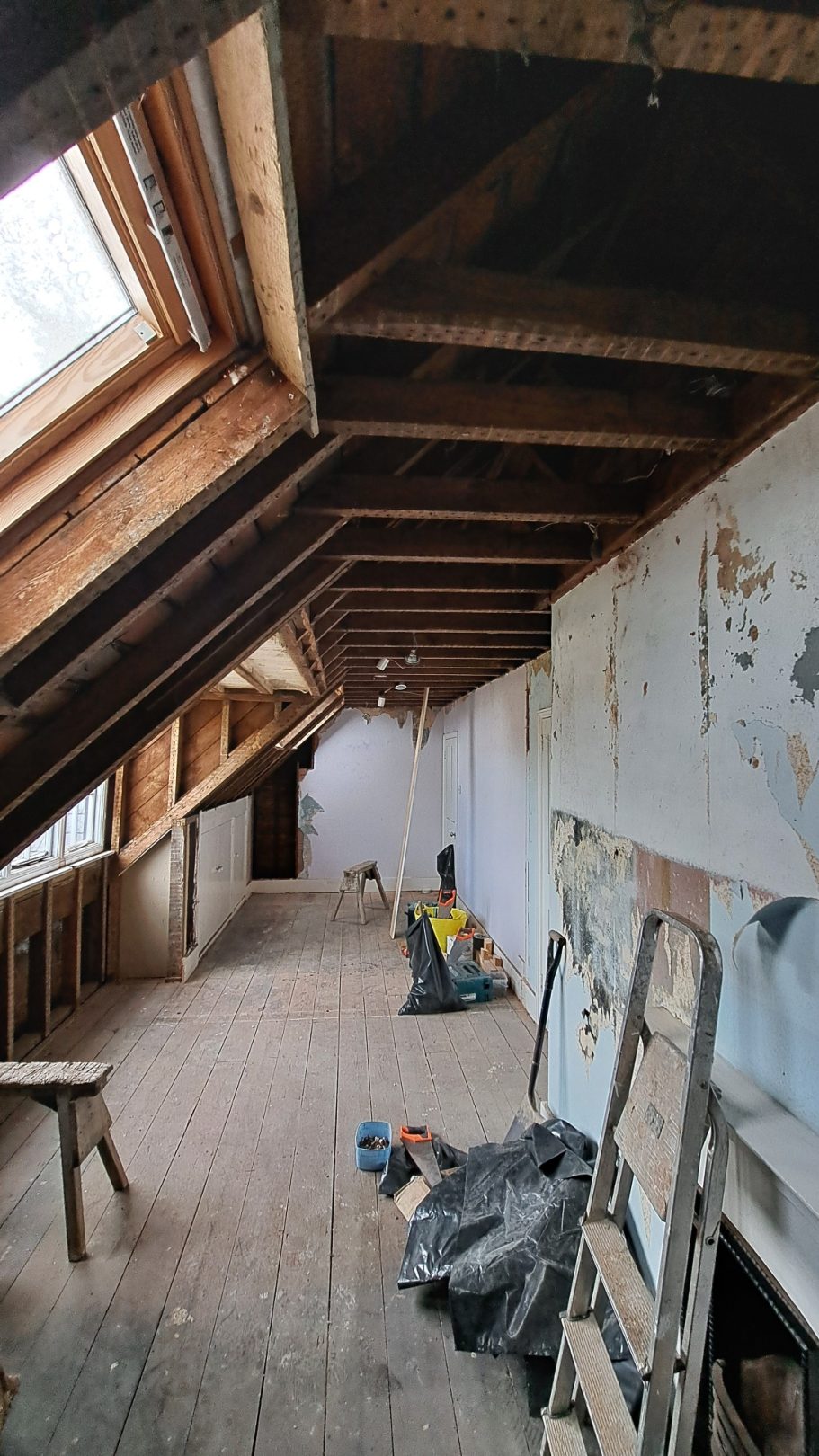 1: Room is stripped back and cleaned ready for insulation. 1: Room is stripped back and cleaned ready for insulation.