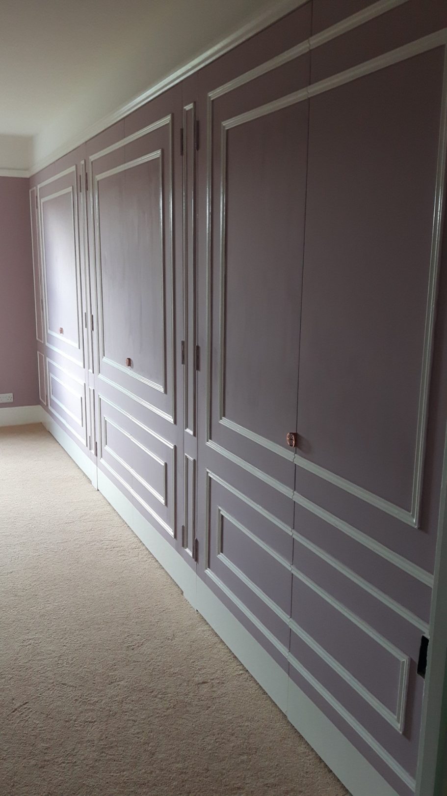 A side image shows off the mouldings on the white strips of scotia. A side image shows off the mouldings on the white strips of scotia.