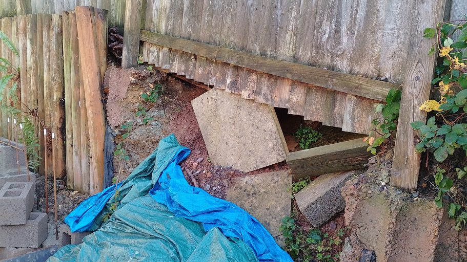 The original retaining wall had failed and soil was falling into the garden. The original retaining wall had failed and soil was falling into the garden.