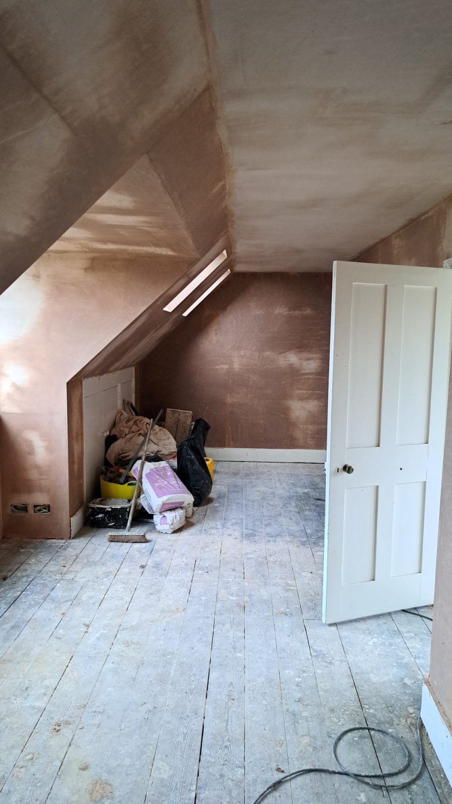 6: The room is plastered and after a period of drying is ready to be painted. 6: The room is plastered and after a period of drying is ready to be painted.